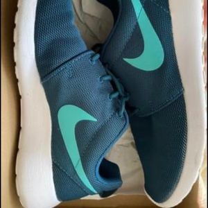 W Nike Roshe One
